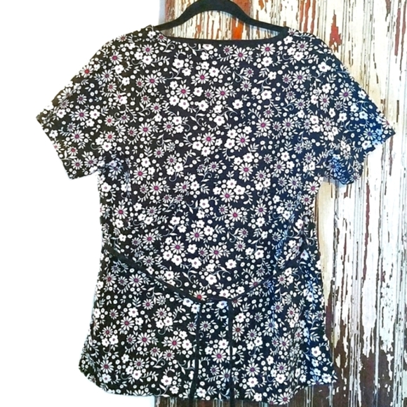 Willow Brooks Scrub Top Black Floral Size M - Picture 5 of 9